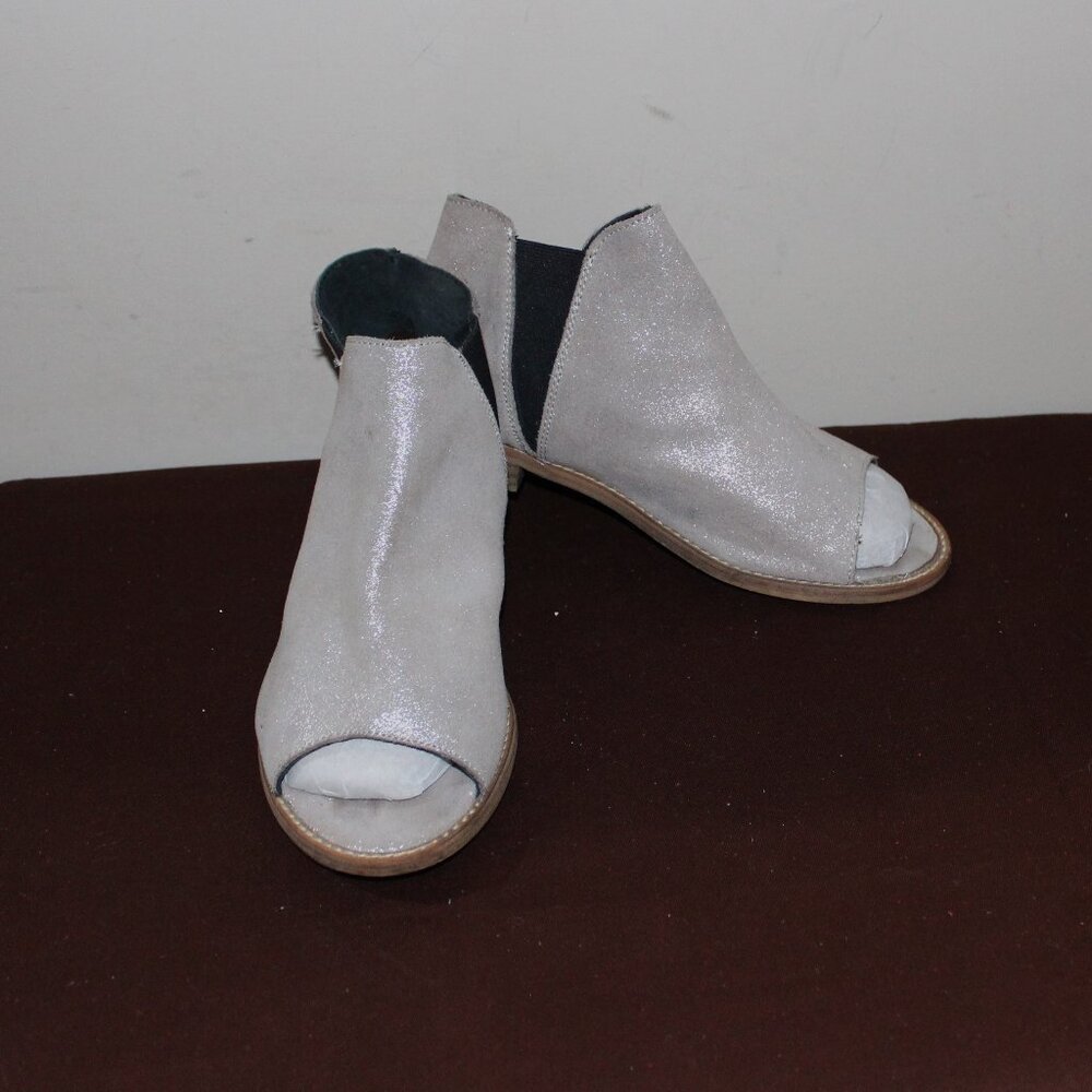 11a. VGC MUSSE & CLOUD   SIZE 37 (6 - 6 1/2)